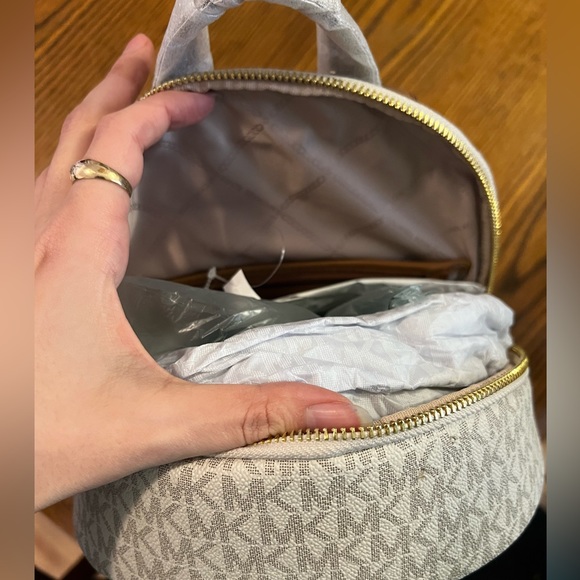 Michael Kors Erin backpack - Picture 5 of 6